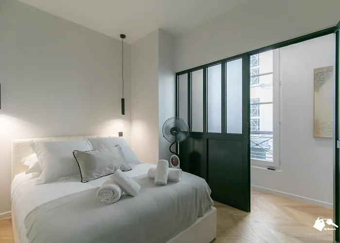 Daire Mba - Echiquier 1 Luxury Center